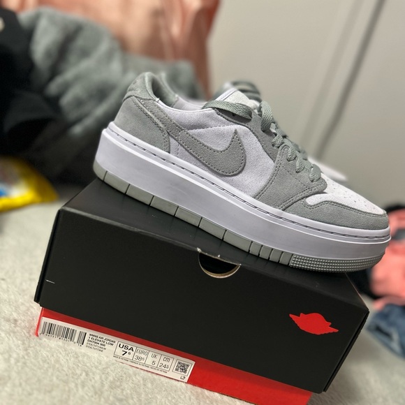 Jordan 1’s Elevate Low - Picture 2 of 4